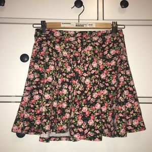 ✨Floral forever 21 skirt✨